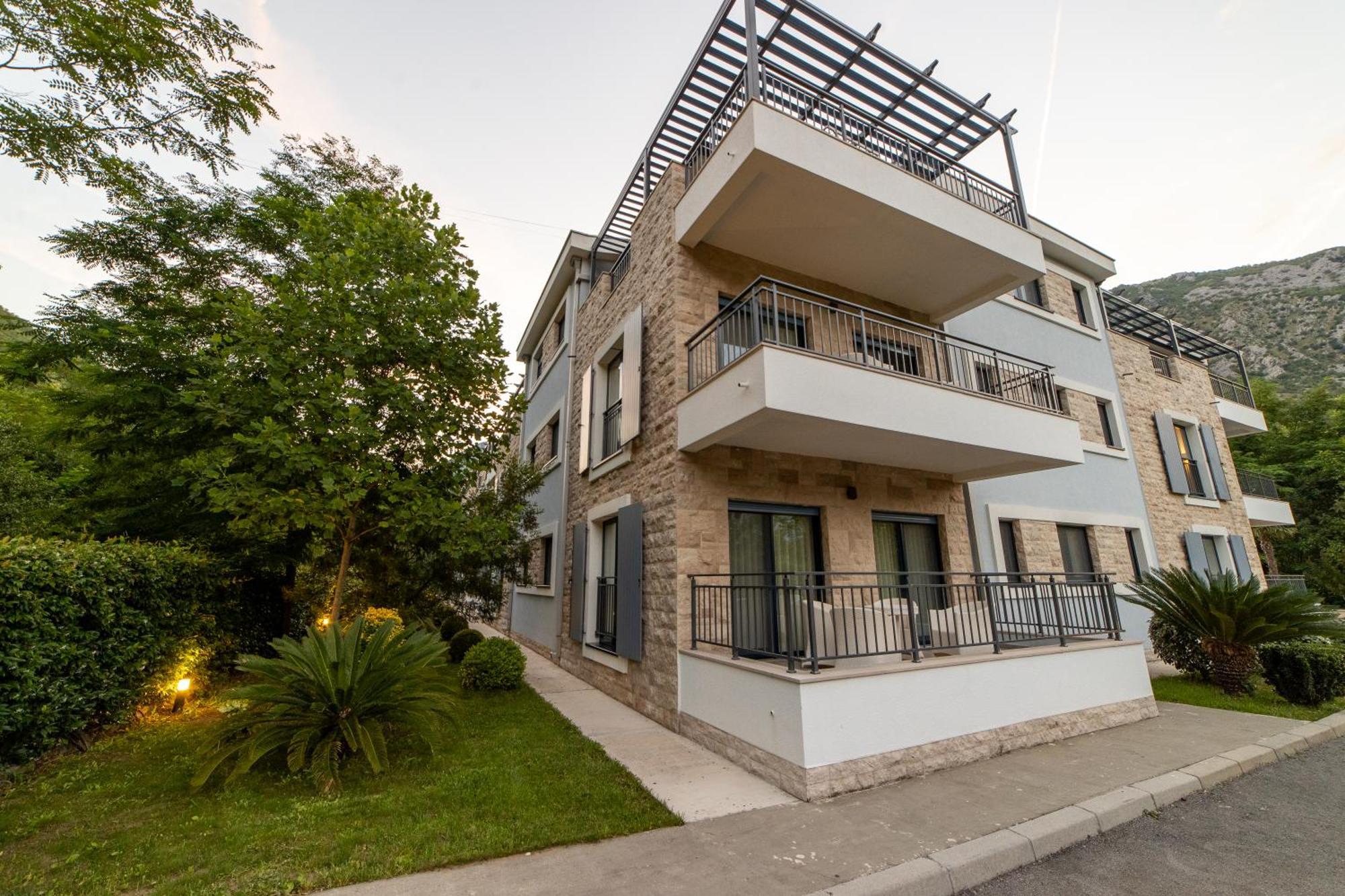 Green Bay Apartments Morinj Kotor Exterior photo